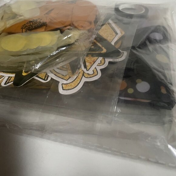 Graduation Party Decor Kit (Gold & Black) - Picture 4 of 7